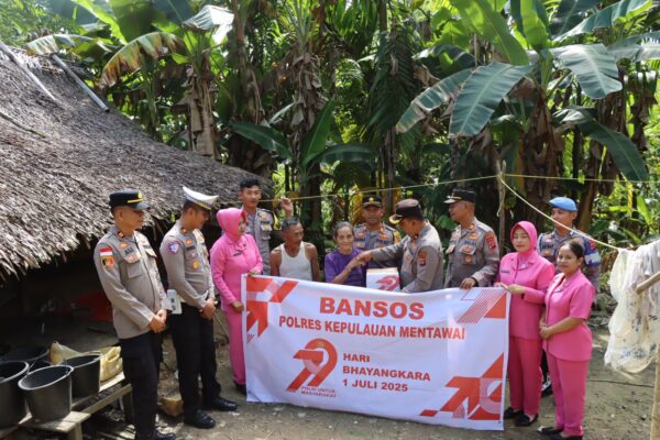 Polres Kepulauan Mentawai Berikan Bantuan Sosial kepada Masyarakat SP2
